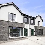 West Point Way - Modern 3 Bed - *