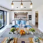 West Point Way - Modern 3 Bed - Ferienhaus *