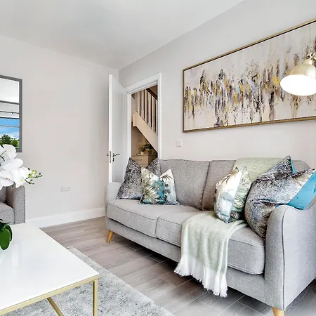 West Point Way - Modern 3 Bed -