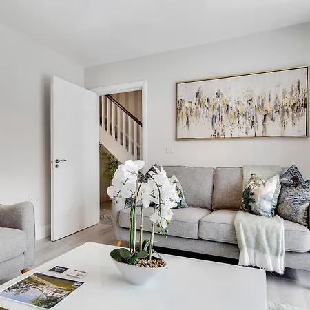 West Point Way - Modern 3 Bed - *