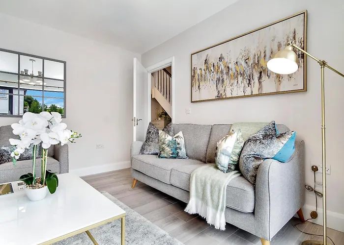 West Point Way - Modern 3 Bed -