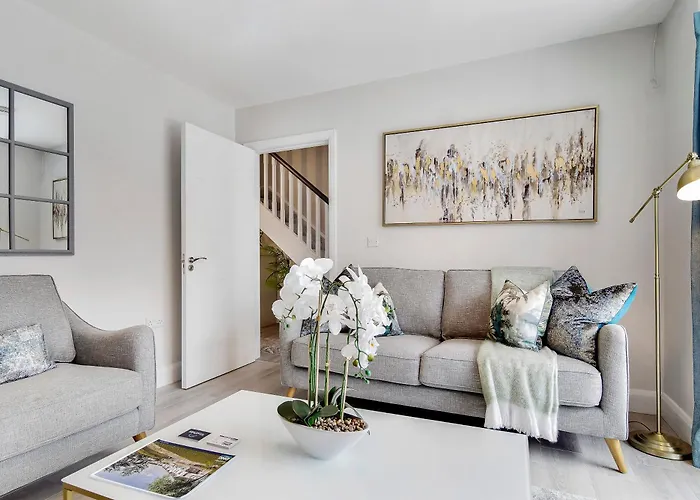 West Point Way - Modern 3 Bed - *